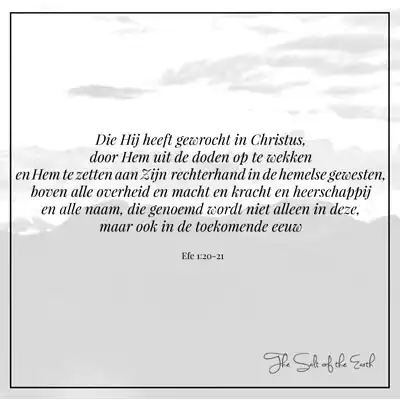 bijbeltekst efeze 1-20-21 die hij heeft gewrocht in christus door hem uit de doden op te wekken en hem te zetten aan zijn rechterhand in de hemelse gewesten boven alle overheid en macht en kracht en heerschappij en alle naam die genoemd wordt