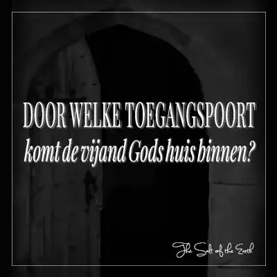 afbeelding open deur met blog titel door welke toegangspoort komt de vijand Gods huis binnen