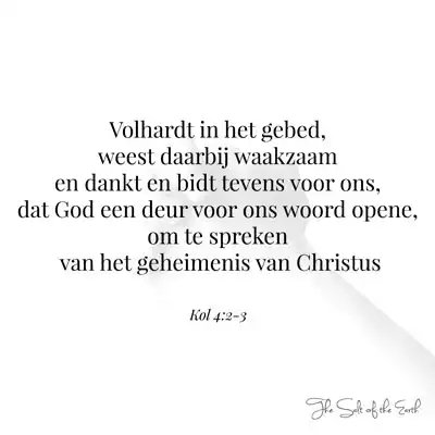 bijbeltekst kolossenzen 4-2 volhardt in gebed en weest waakzaam en dankt en bidt tevens voor ons dat God een deur voor ons woord opent om te spreken van het geheimenis van Christus